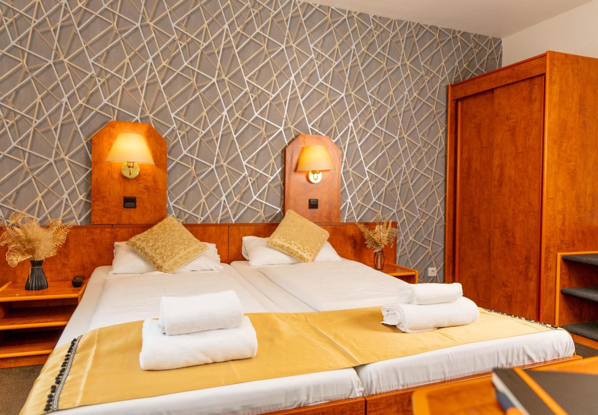 Rossija Hotel 3*